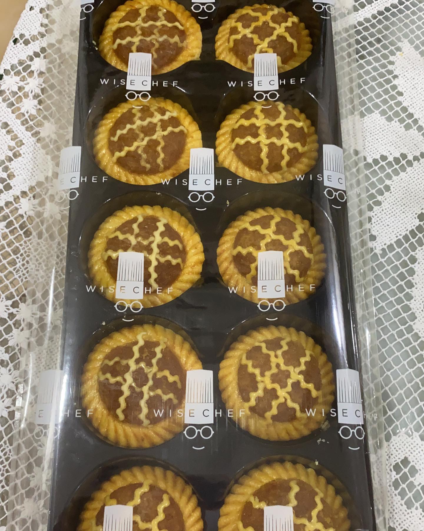 Wise Chef's Traditionally Crafted Nyonya Pineapple Tarts (10pcs per box) 正宗娘惹黄梨饼 (十件一盒)